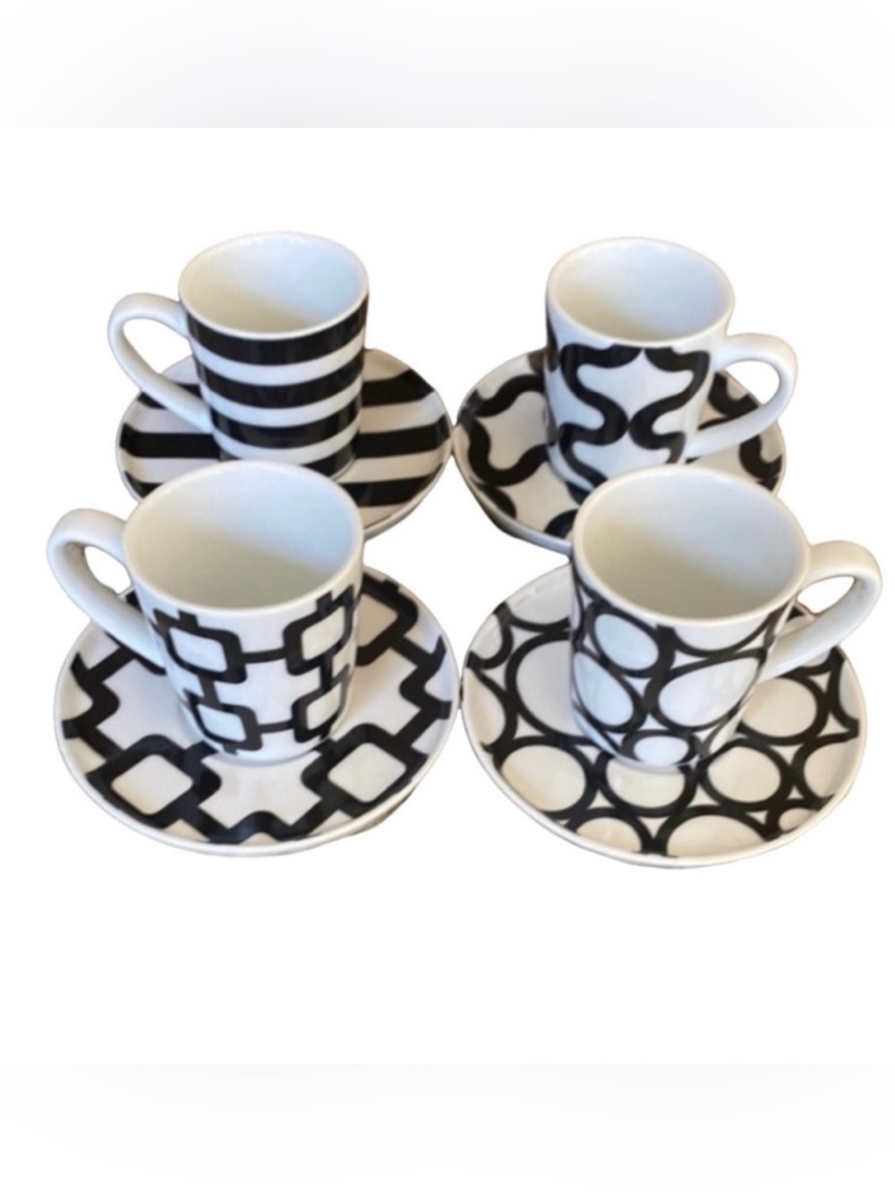 Crate & Barrel Black and White Demitasse Espresso Cup Set. 4 cups/4 saucers.